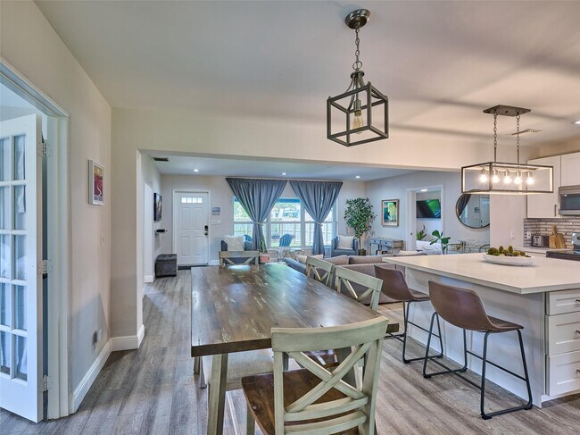 Building Photo - 801 NE 15th St