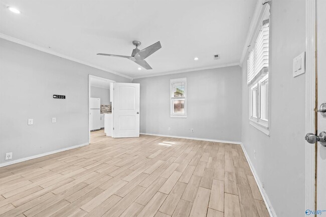 Building Photo - 805 W Arbor Dr NW