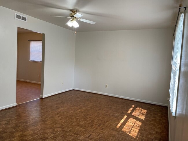 Building Photo - 3 bed 1 bath home in High Point!