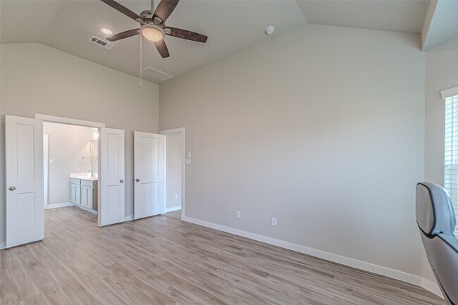 Building Photo - 21606 Wave Holw Dr