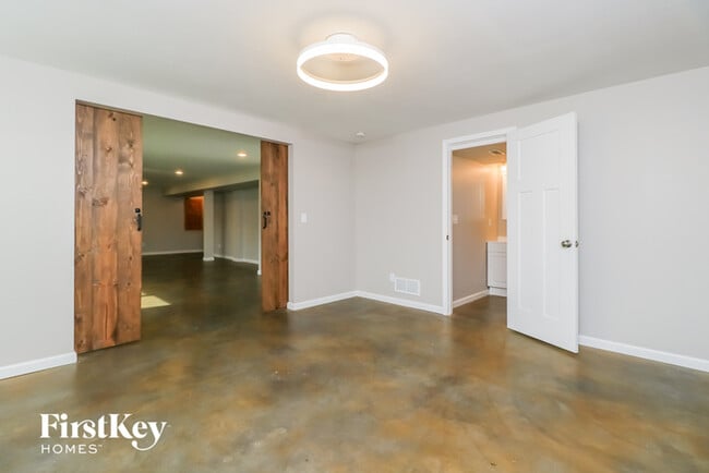 Building Photo - 163 Briarwood Dr