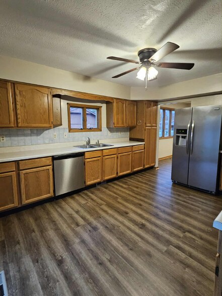 Building Photo - 468 Topaz Ln