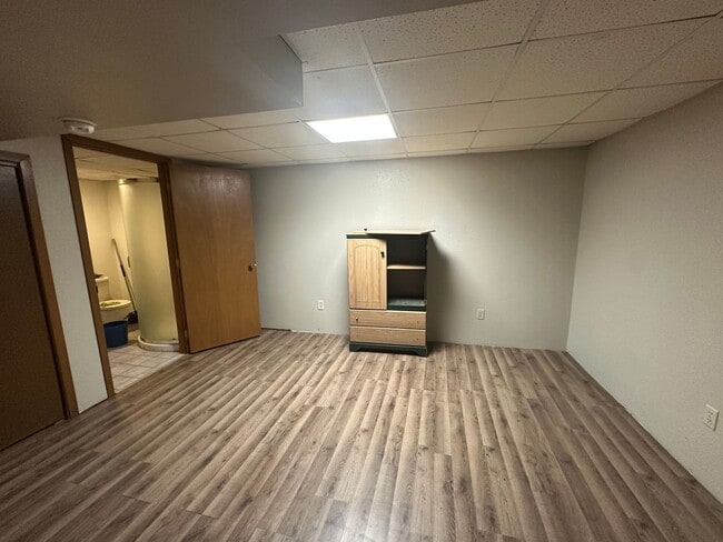 Building Photo - 3 Bedroom Home
