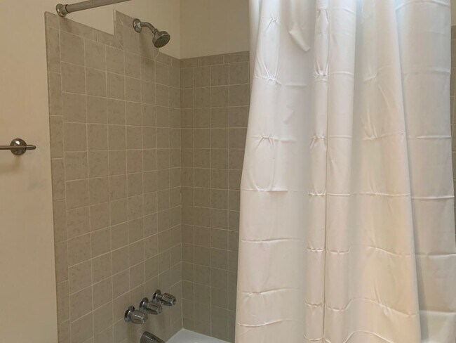 Building Photo - Heritage Hills Rental