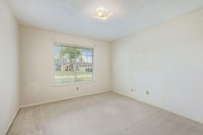 Building Photo - 5039 Tain Dr