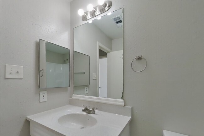 Building Photo - 13311 Danshire Dr
