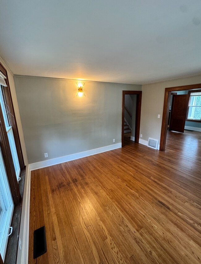 Building Photo - Spacious 4-Bedroom Home with 2 Kitchens | West Ann Arbor