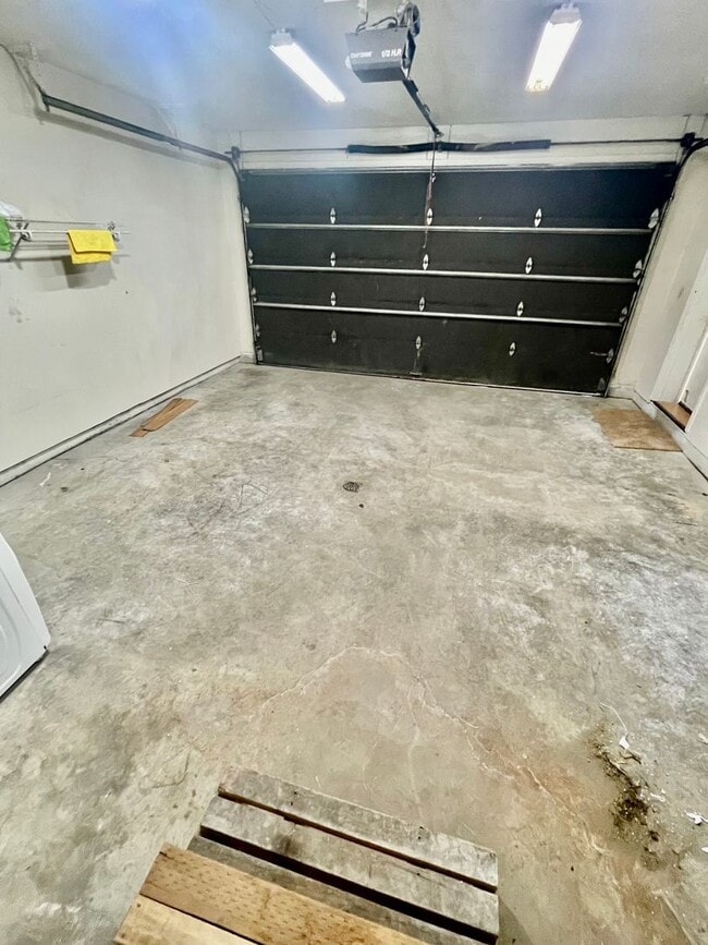 Building Photo - 3 Bd Home for Rent in Fairbanks!