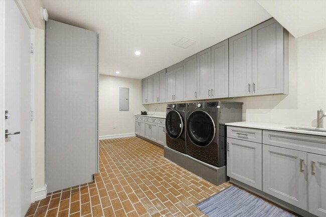 Building Photo - 459 NE 15th Ave