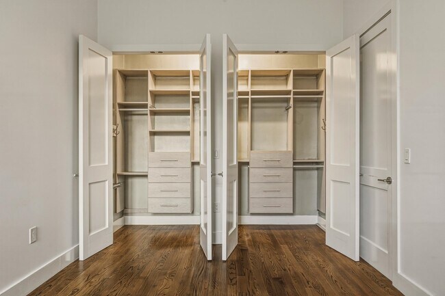 Building Photo - 304 Pavonia Ave