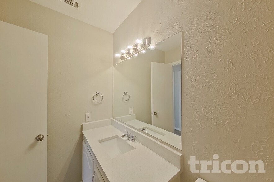 Building Photo - 3316 Forest Creek Dr