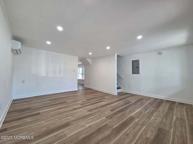 Building Photo - 42 Linton Pl