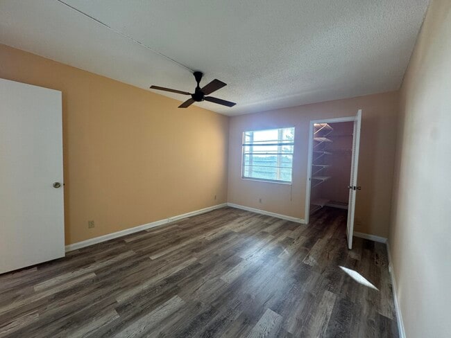 Building Photo - 4053 Hythe A