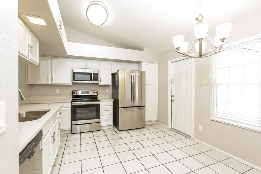 Building Photo - 4707 W Piute Ave
