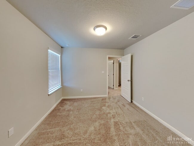 Building Photo - 13551 Paxton Blvd