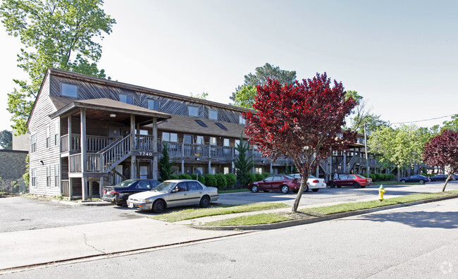 Building Photo - Royal Oaks Apartments