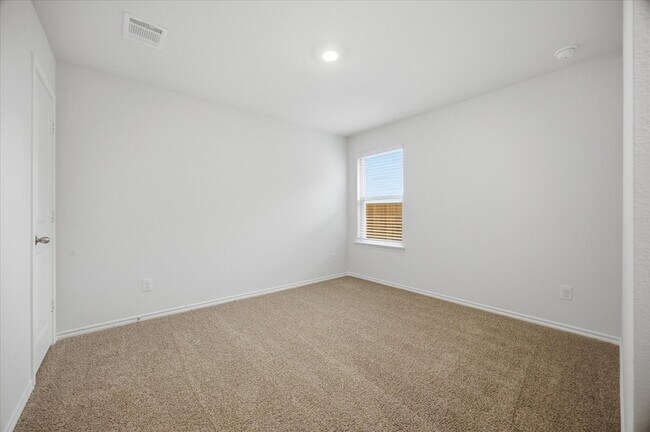 Building Photo - 2307 Albert Ln