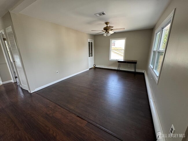 Building Photo - 9 Scott Ave