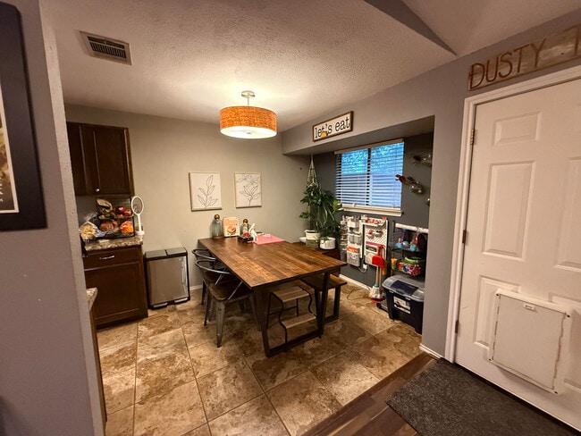 Dining area - 9802 Briar Ridge Dr