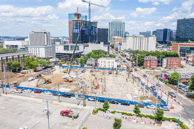Building Photo - Broadview at Vanderbilt
