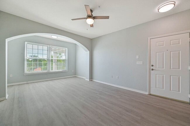 Building Photo - ** RARE 1 bed/1bath Condo in North Bonita ...