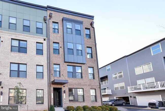 Building Photo - 4627 Olivine Dr