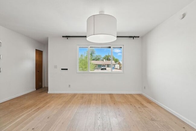 Building Photo - Totally remodeled home in prime Tempe Loca...