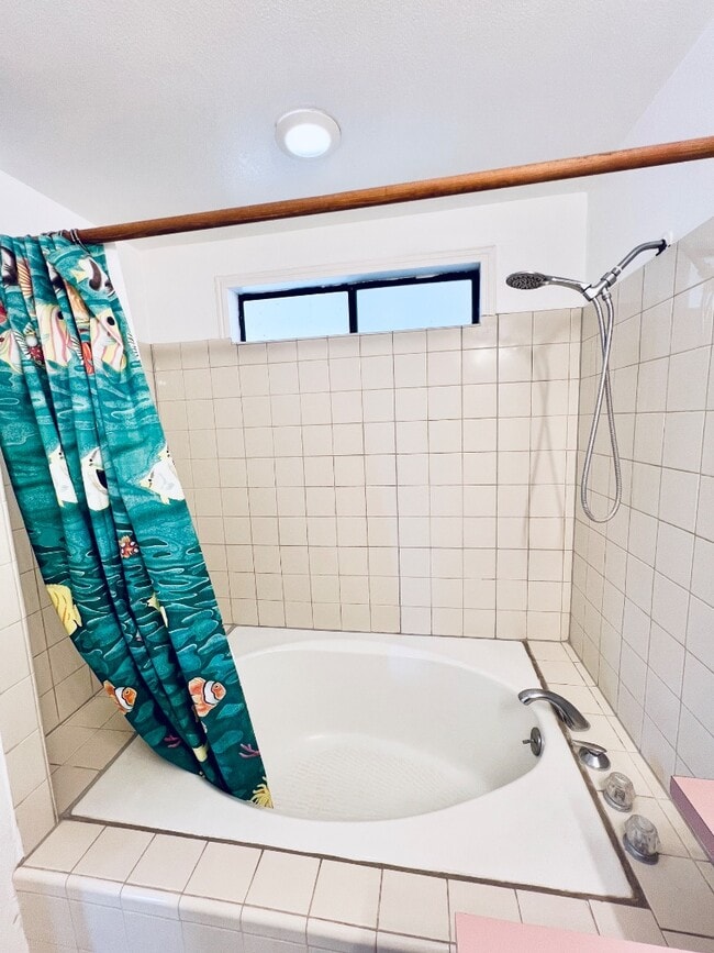 Building Photo - 68-1828 Pakanu St