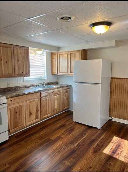 Building Photo - 422 Winona St