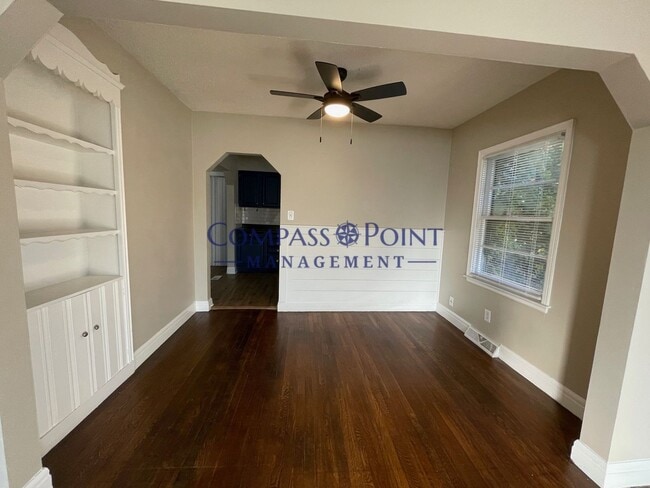 Building Photo - Spacious 3 bedroom and 1 bath house! FIRST MONTH RENT FREE!!