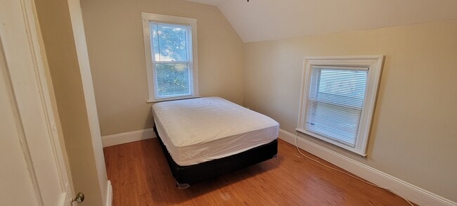 Building Photo - 628 25th St