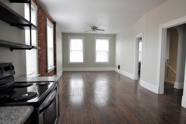 Building Photo - 2711 Arsenal St