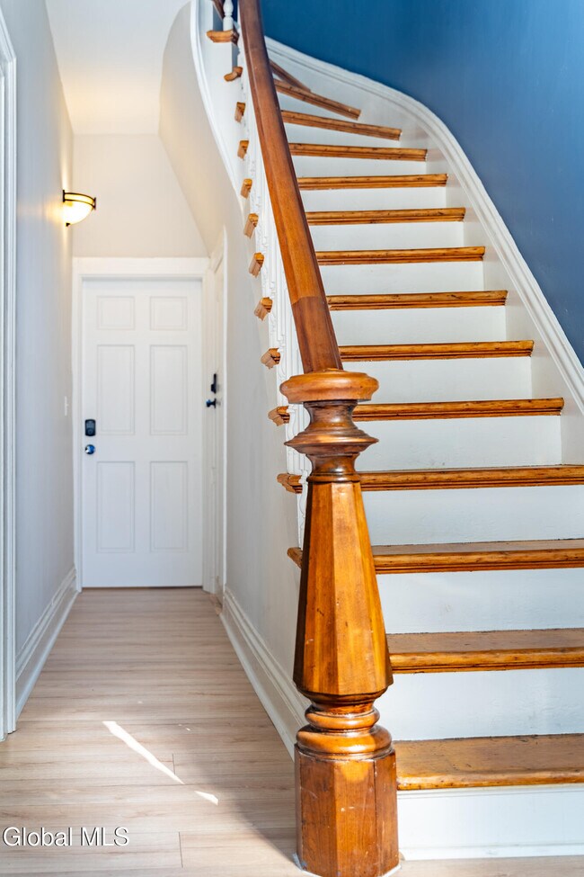 Building Photo - 323 2nd St