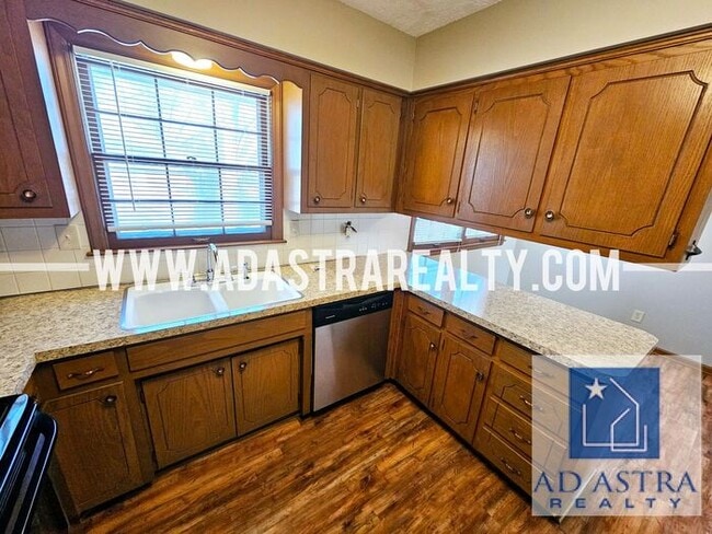 Building Photo - Spacious Duplex in Independence-Available ...