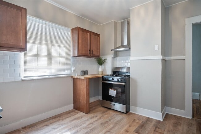 Building Photo - 4 Bedroom 2 Full Bath House | Front Porch ...