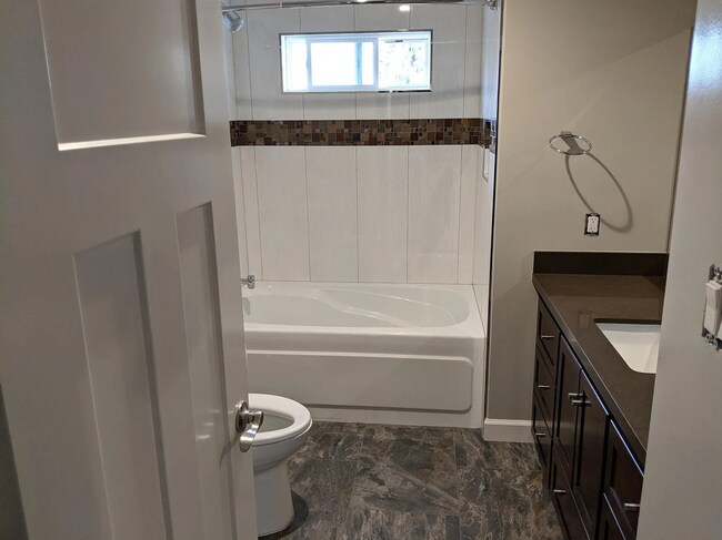 Building Photo - 3307 Shasta Dr