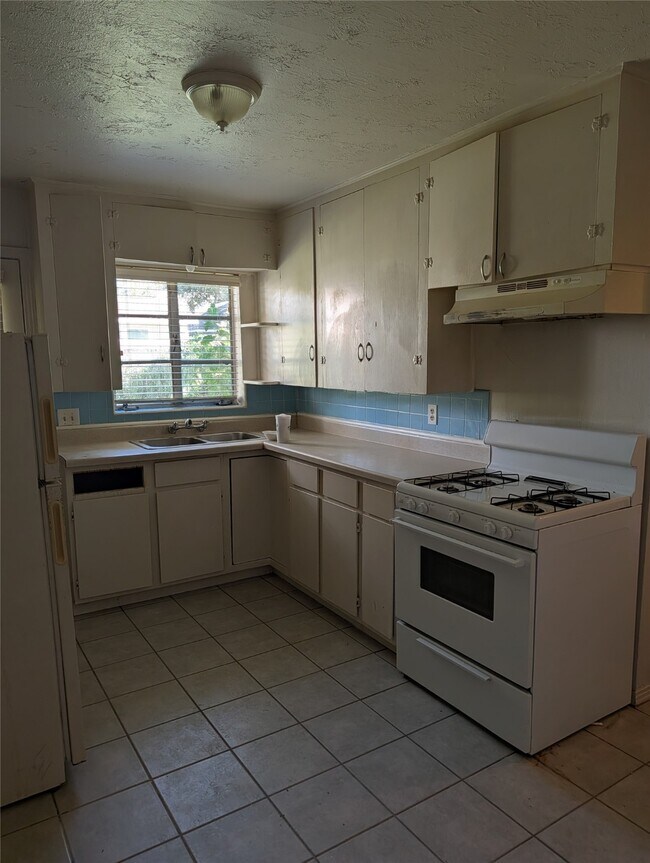 Building Photo - 5318 Angelo St