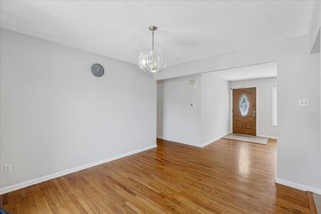Building Photo - 2127 Oak Ave