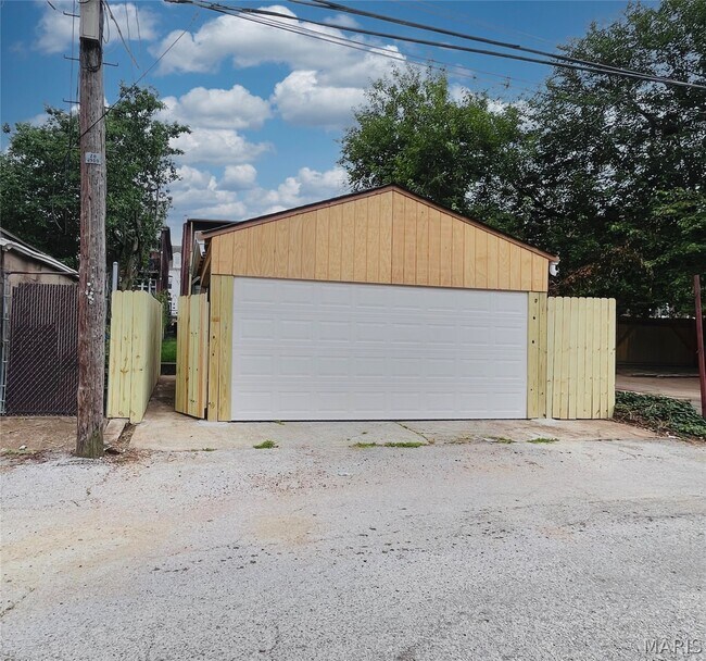 Building Photo - 2819 Magnolia Ave