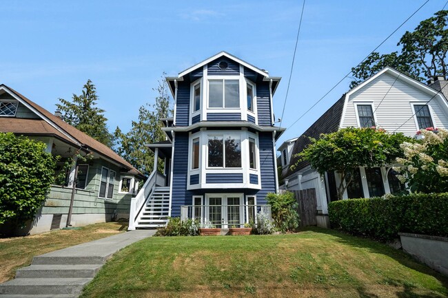 Building Photo - 3Bd/3.25Ba Seattle House