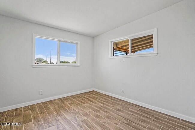 Building Photo - 5121 Beautonne Ave