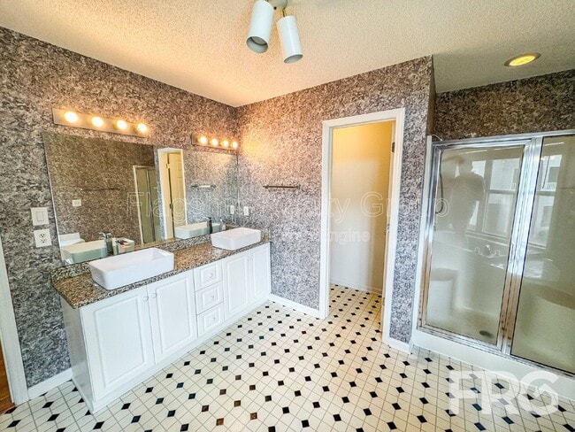 Building Photo - 3306 Mulberry Ln