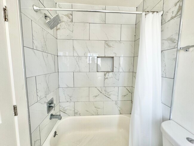 Building Photo - 510 W 87th St