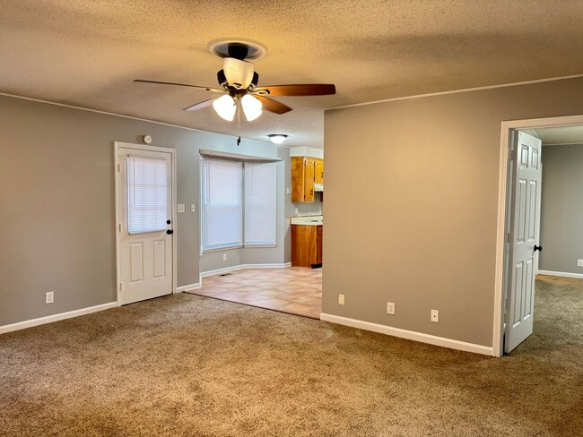 Building Photo - Charming 3 bd/2 ba with Basement!! Home Near Ft Campbell!