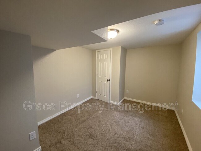 Building Photo - 1410 N Glencoe St