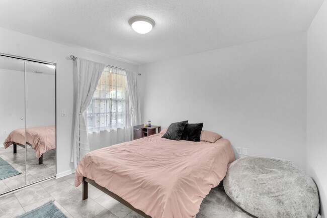 Building Photo - 16389 SW 31st St