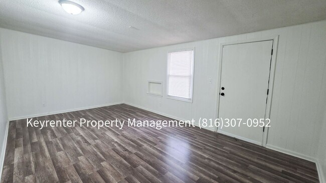 Building Photo - 1512 W College St