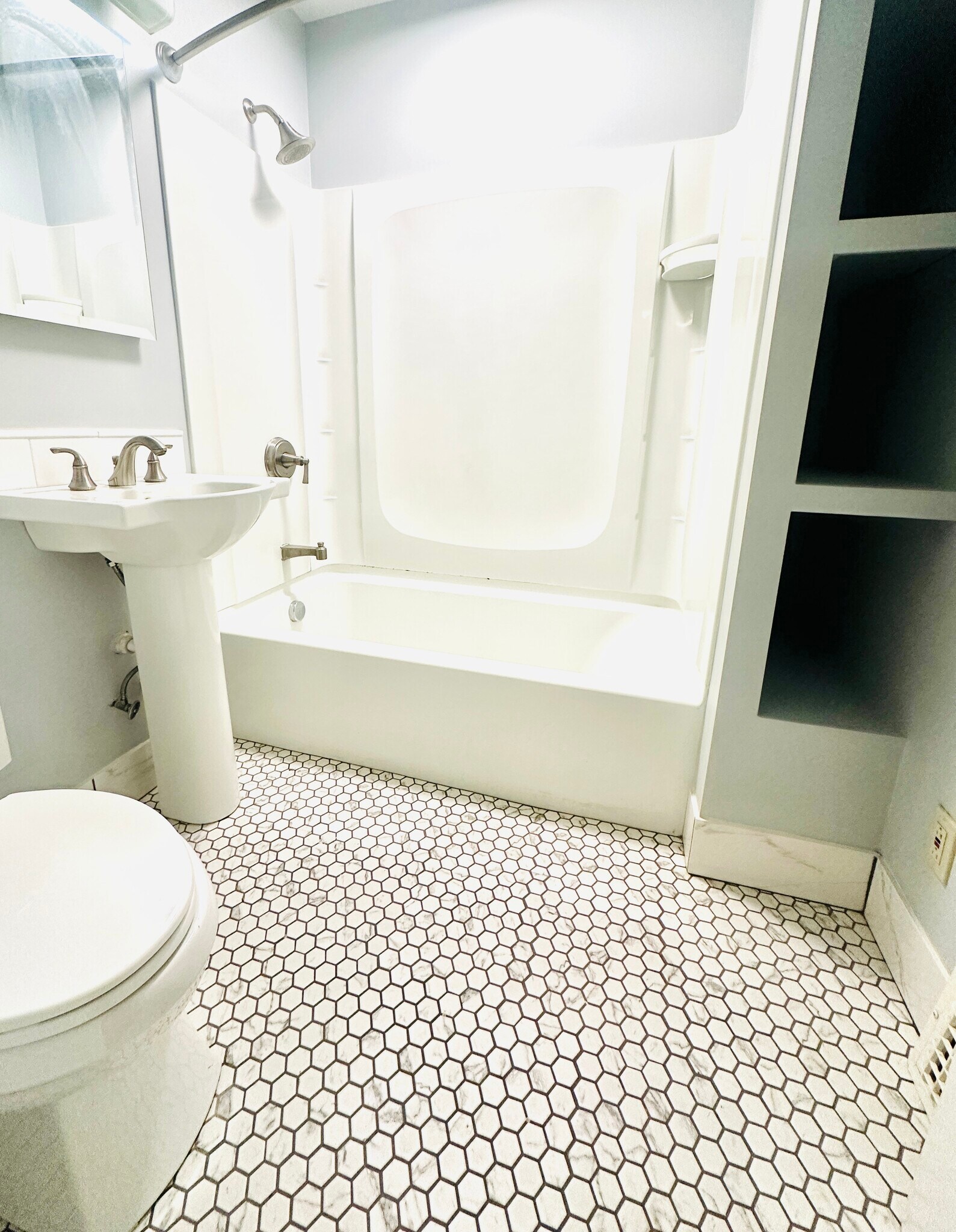 Building Photo - 1303 W 102nd St