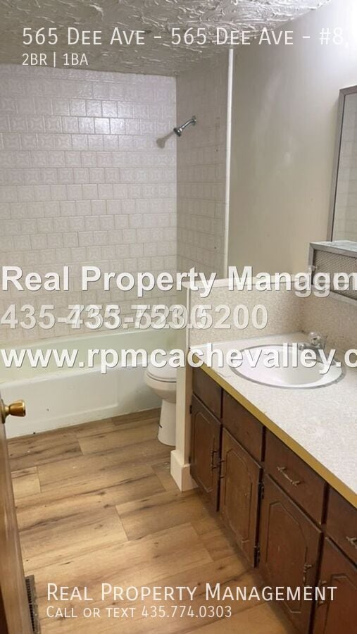 Building Photo - 565 Dee Ave