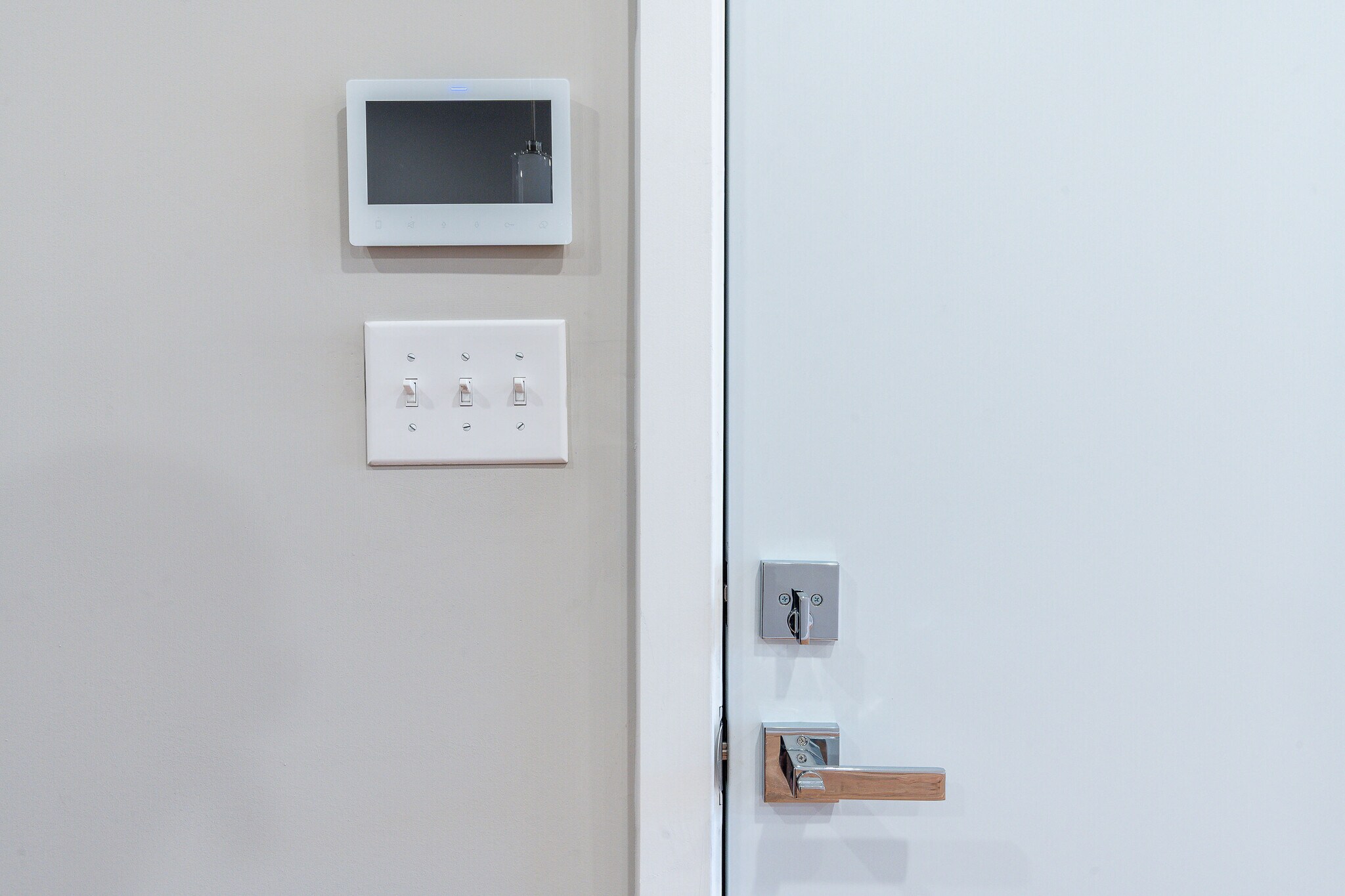 intercom and buzzer - 1331 N 17th St
